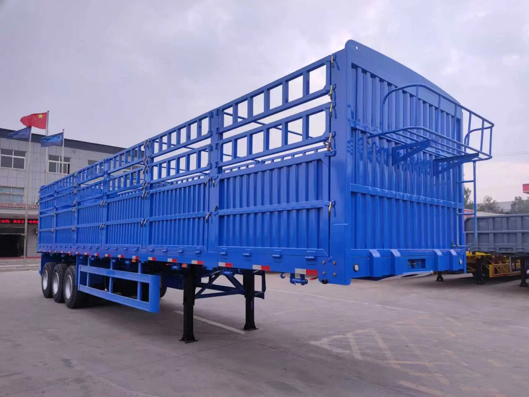 60T Heavy Duty 3 Axles Fence Cargo Trailer for Industrial Use