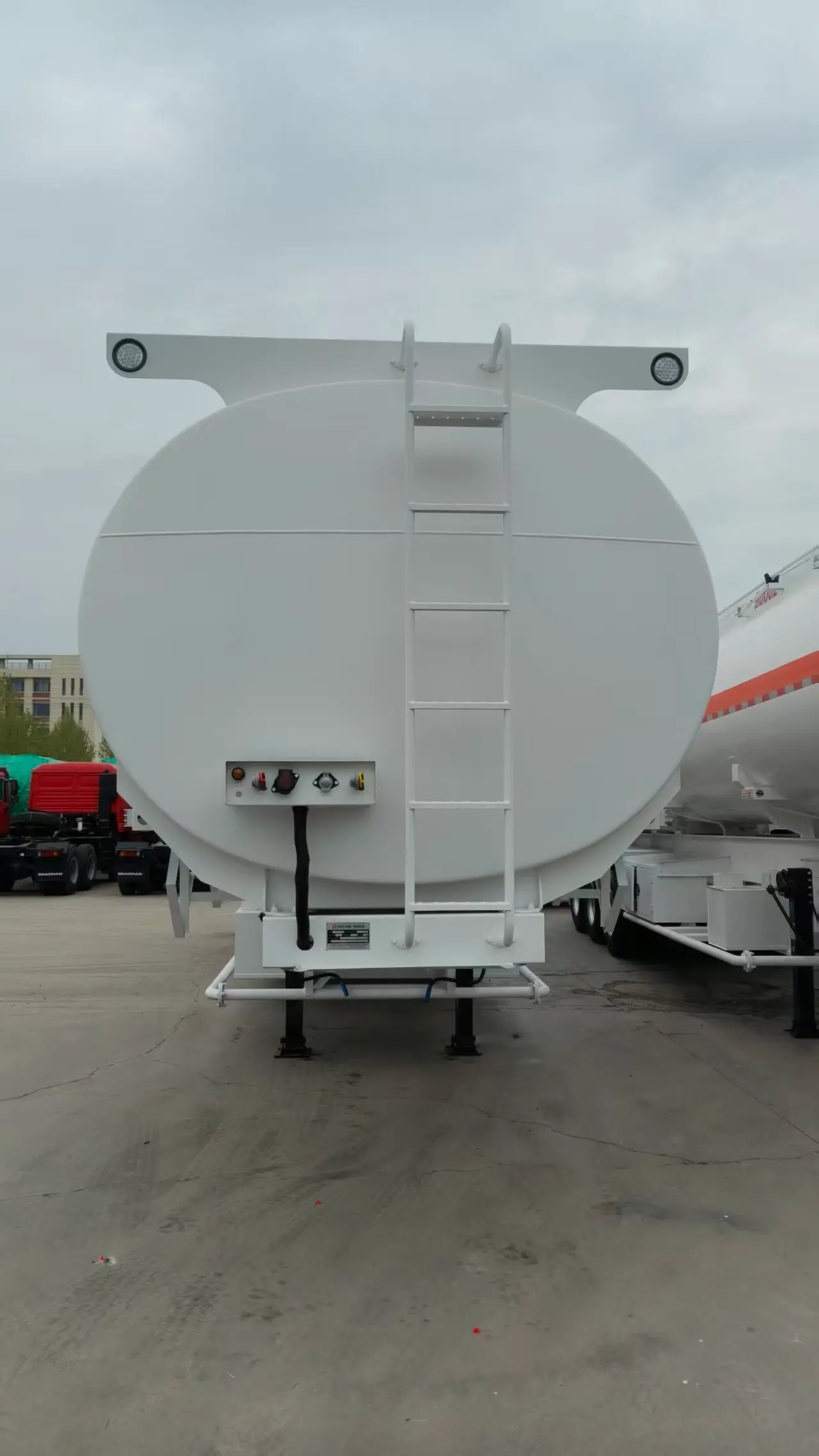Lightweight Aluminum Fuel Tank Trailer for Efficient Transport