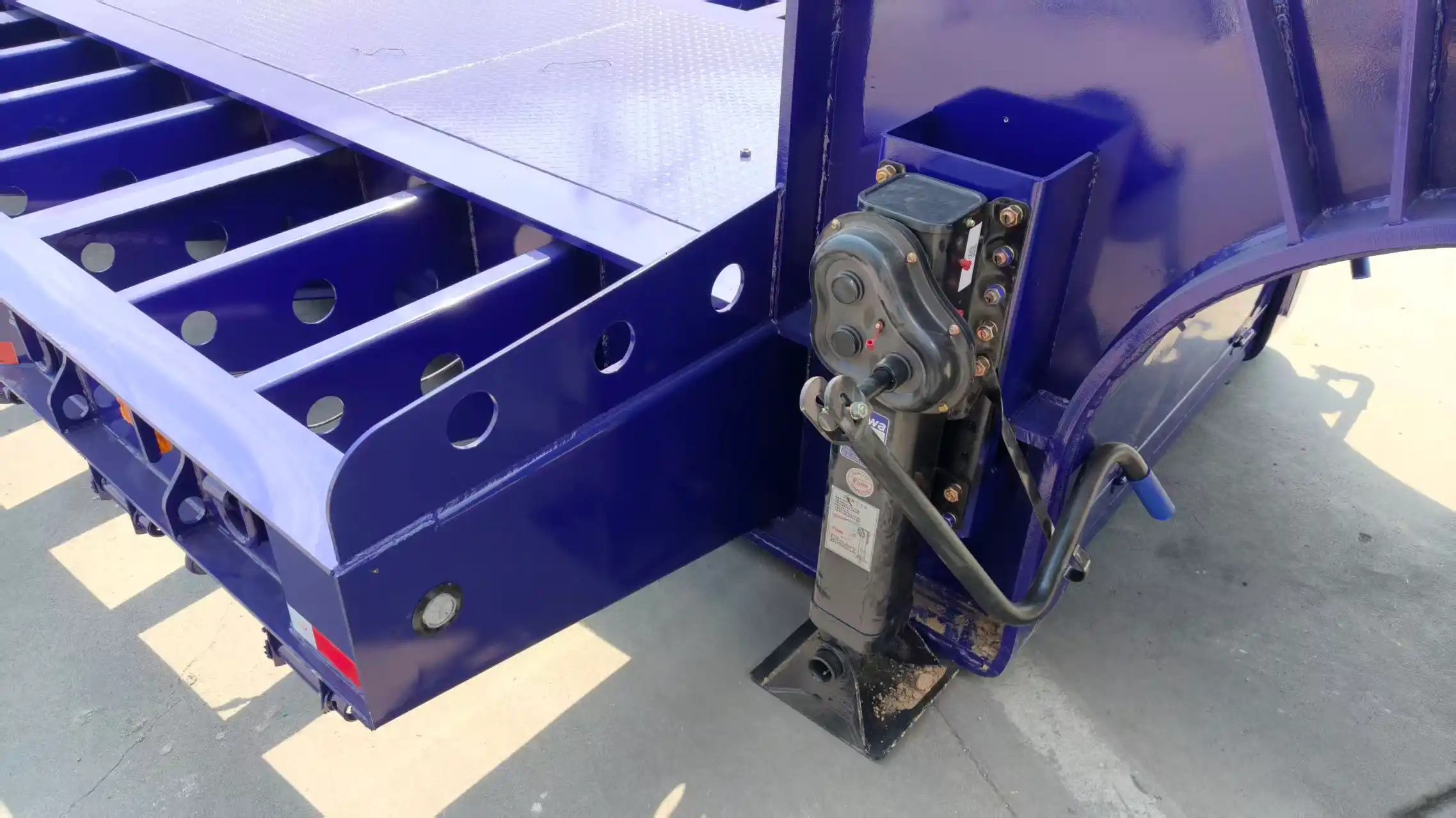 Removable Gooseneck RGN Trailer 3 Axle for Heavy Equipment Transport