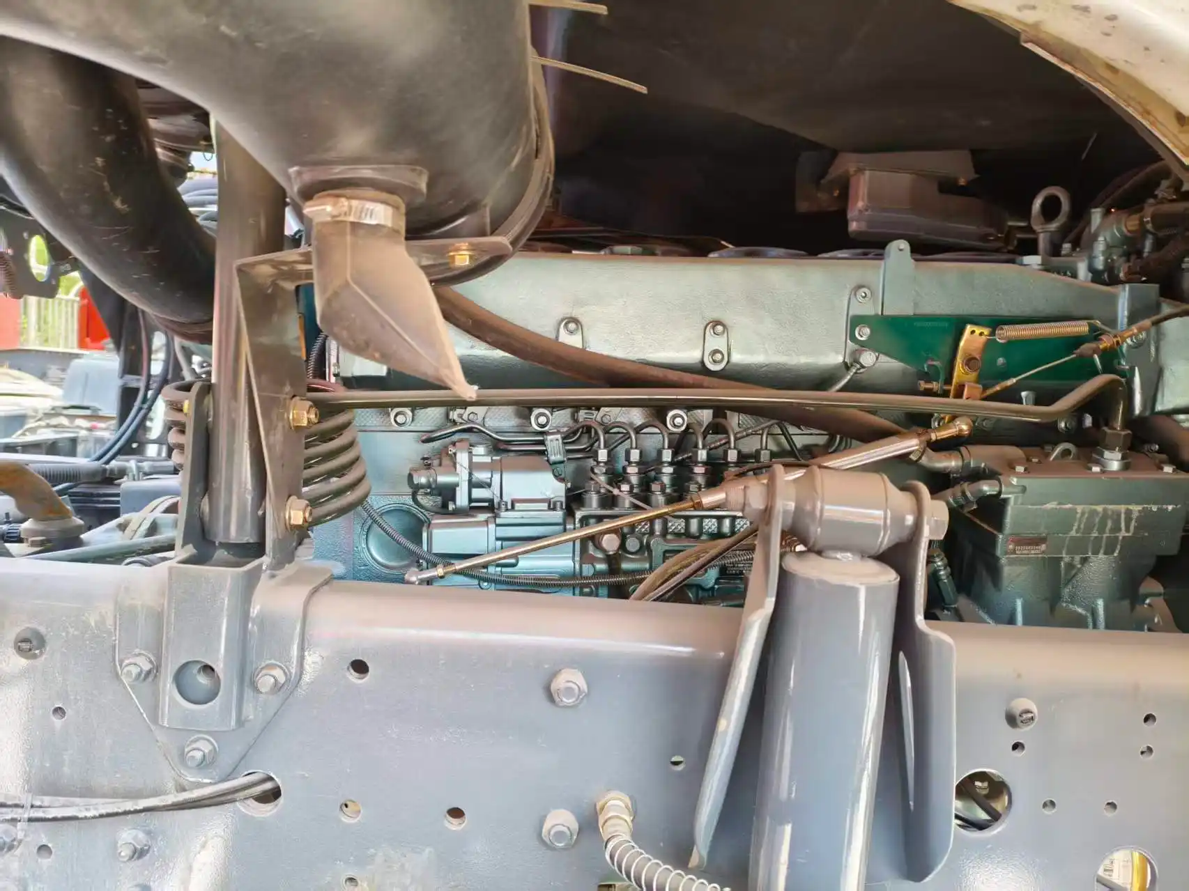 Used SINOTRUK HOWO 371 Tractor Head – Heavy Duty Export Truck