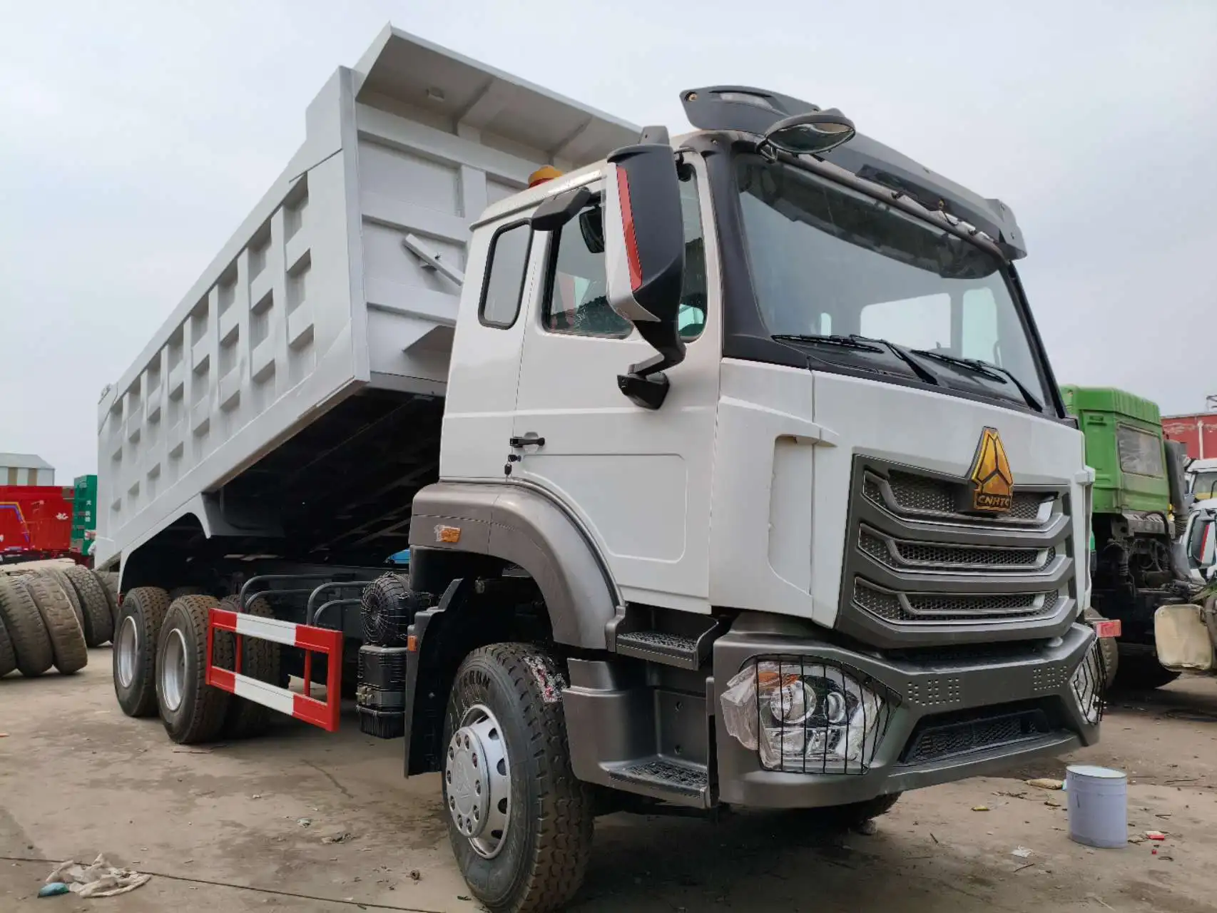 Used SINOTRUK HOWO NX CNG 6×4 Tractor Head – 430HP Euro V Heavy Duty Truck