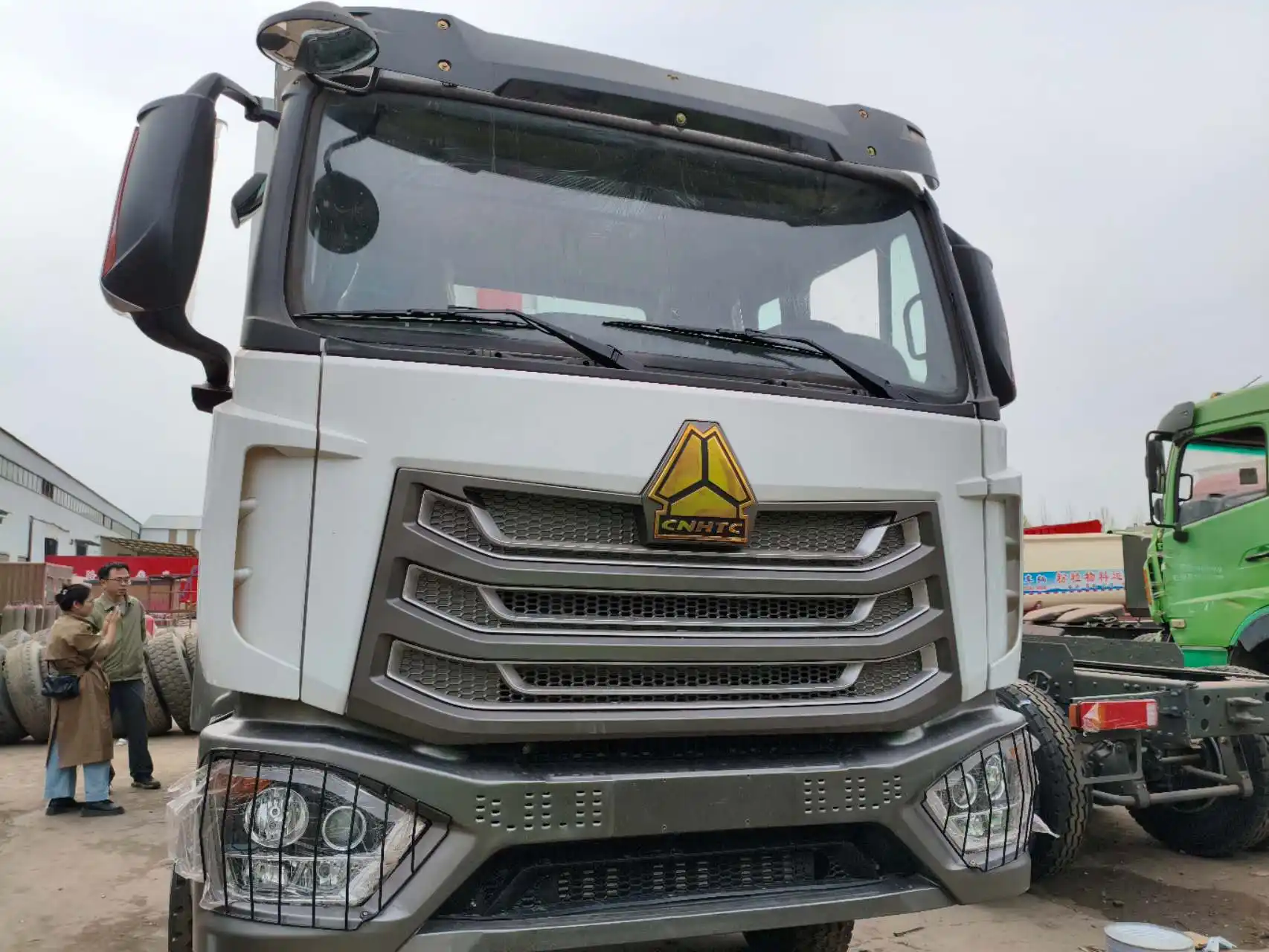 Used SINOTRUK HOWO NX CNG 6×4 Tractor Head – 430HP Euro V Heavy Duty Truck