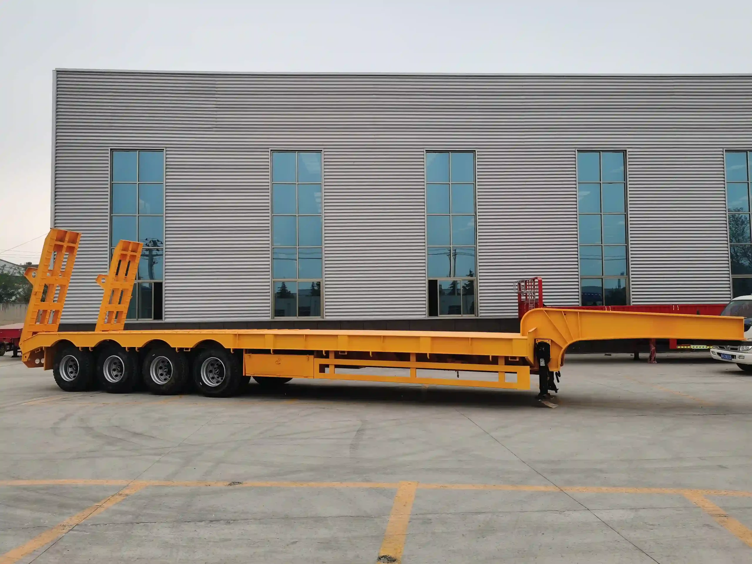 80 Ton 4 Axle Heavy Duty Lowbed Trailer