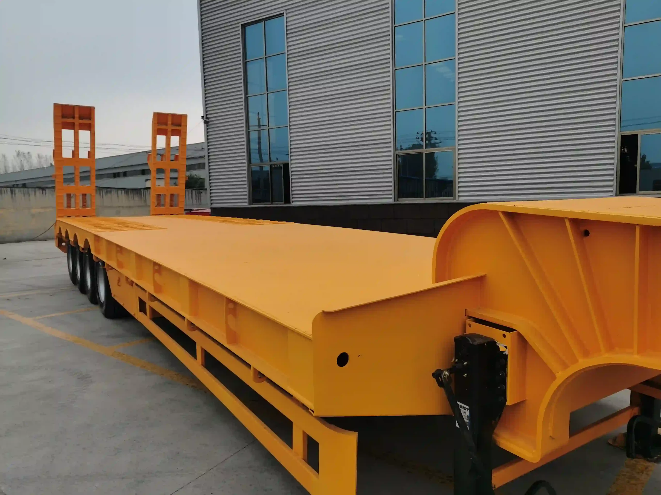 80 Ton 4 Axle Heavy Duty Lowbed Trailer