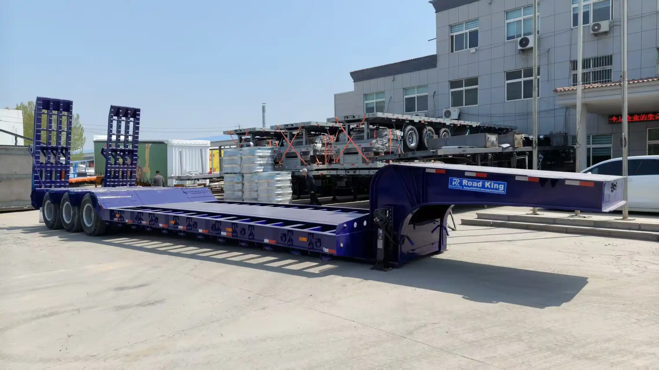 80 Ton Gooseneck Lowbed Trailer for Heavy Machinery Transportation