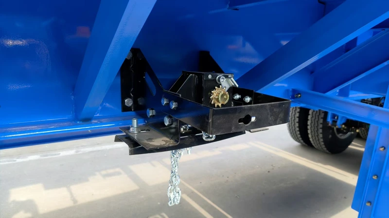 3 Axle Flatbed Semi Trailer with Removable Stakes for Cargo Transport